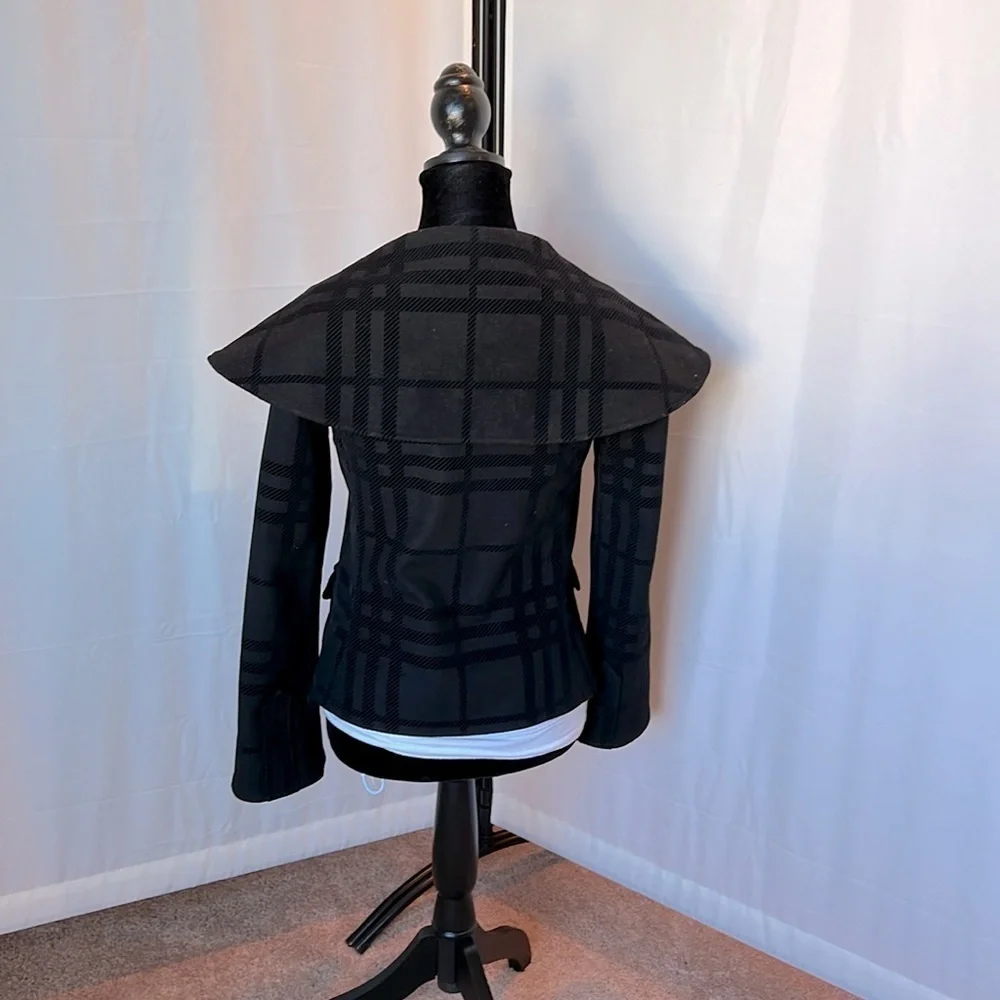 Alice + Olivia Cape Collar Cropped Plaid Wool Jacket - Picture 7 of 9